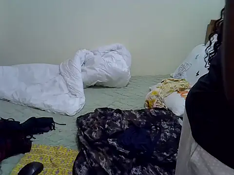 Snapshot of Sweet_Bear chatting on December 5, 2025, 7:01 pm Sweet Bear online show from December 5, 2025, 7:01 pm