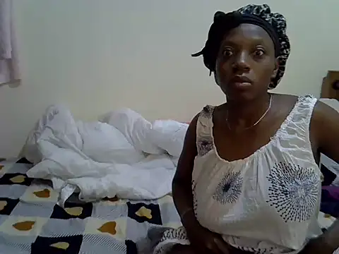 Snapshot of Sweet_Bear chatting on November 10, 2025, 1:21 am Sweet Bear online show from November 10, 2025, 1:21 am