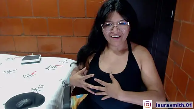 Snapshot of laura_smith0 chatting on February 24, 2025, 7:52 pm laura smith0 online show from February 24, 2025, 7:52 pm