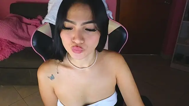 Snapshot of keity_moon chatting on April 25, 2026, 1:52 pm keity moon online show from April 25, 2026, 1:52 pm