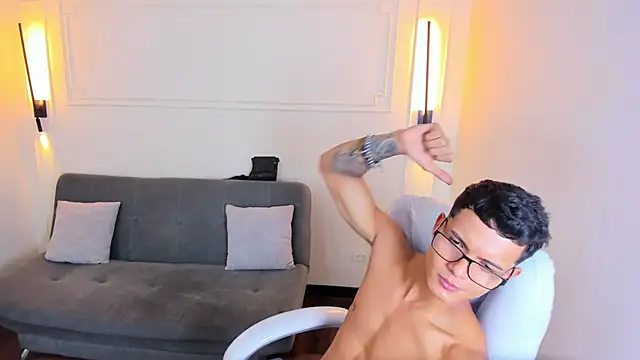 Paradise boy s online show from January 6, 2026, 5:17 pm