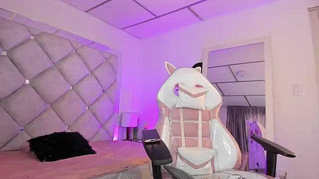 Snapshot of alessiaferry chatting on February 11, 2026, 4:51 pm alessiaferry online show from February 11, 2026, 4:51 pm