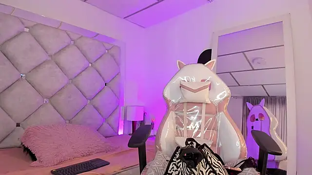 Snapshot of alessiaferry chatting on February 12, 2026, 4:07 pm alessiaferry online show from February 12, 2026, 4:07 pm