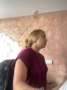 Miabonnett  online show from November 18, 2025, 12:19 pm