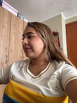 Snapshot of Miabonnett_ chatting on July 3, 2026, 4:02 pm Miabonnett online show from July 3, 2026, 4:02 pm