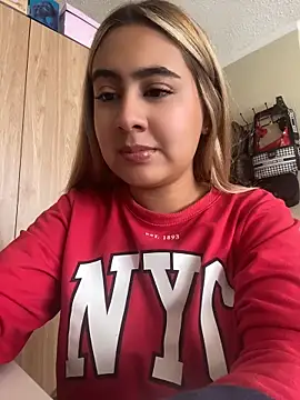 Miabonnett  online show from May 21, 2026, 3:09 pm