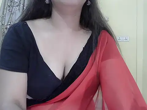 Snapshot of Model-Tanya chatting on May 17, 2026, 6:19 pm Model-Tanya online show from May 17, 2026, 6:19 pm