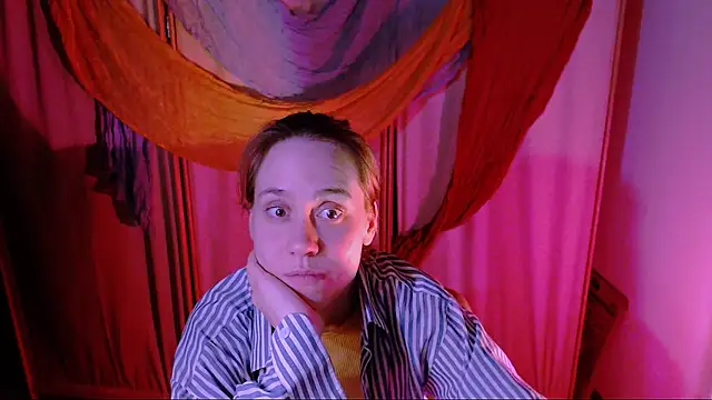 Snapshot of Malinax chatting on October 28, 2025, 10:20 pm Malinax online show from October 28, 2025, 10:20 pm