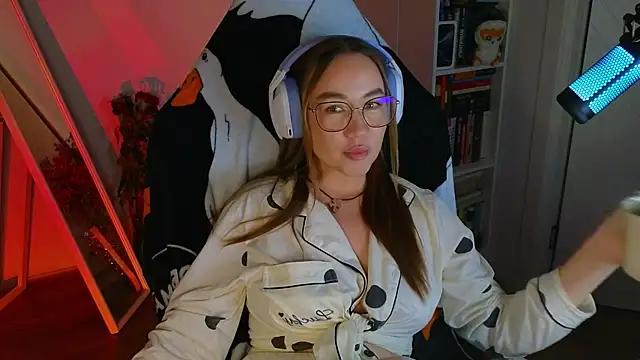 Emili1- online show from March 15, 2025, 3:27 pm