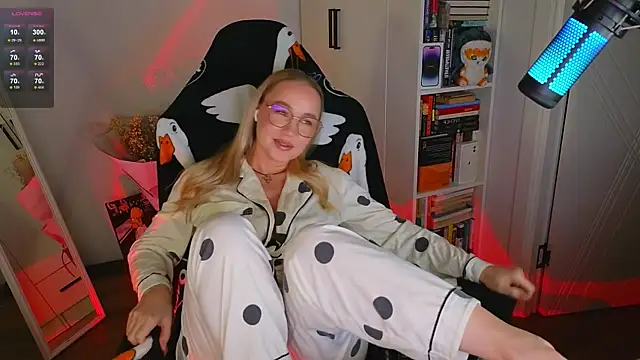 Emili1- online show from September 9, 2025, 11:25 pm