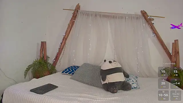 Snapshot of _RedMoon chatting on February 20, 2026, 9:28 pm RedMoon online show from February 20, 2026, 9:28 pm