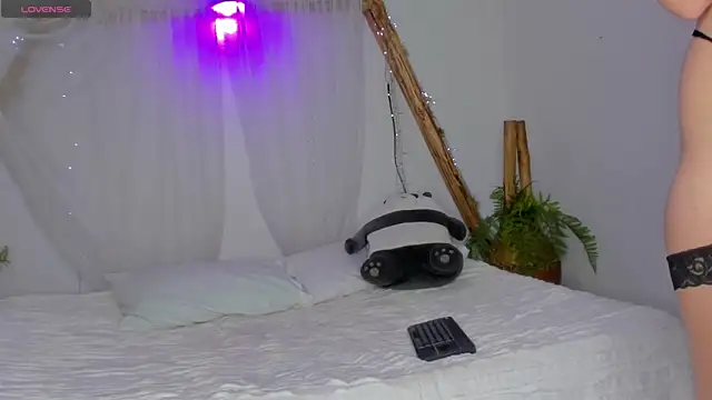 Snapshot of _RedMoon chatting on January 9, 2026, 9:33 pm RedMoon online show from January 9, 2026, 9:33 pm