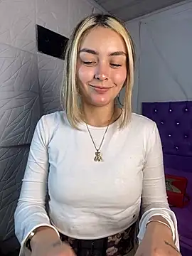 Snapshot of emma_oxford chatting on February 24, 2025, 8:36 pm emma oxford online show from February 24, 2025, 8:36 pm