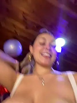 Snapshot of emma_oxford chatting on February 17, 2025, 8:49 pm emma oxford online show from February 17, 2025, 8:49 pm