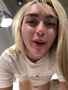 Snapshot of emma_oxford chatting on March 2, 2026, 5:08 am emma oxford online show from March 2, 2026, 5:08 am