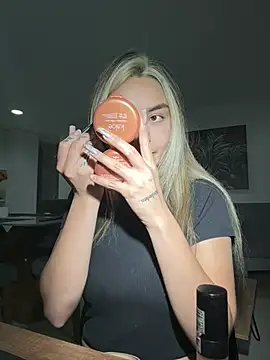 Snapshot of emma_oxford chatting on February 25, 2026, 2:23 am emma oxford online show from February 25, 2026, 2:23 am