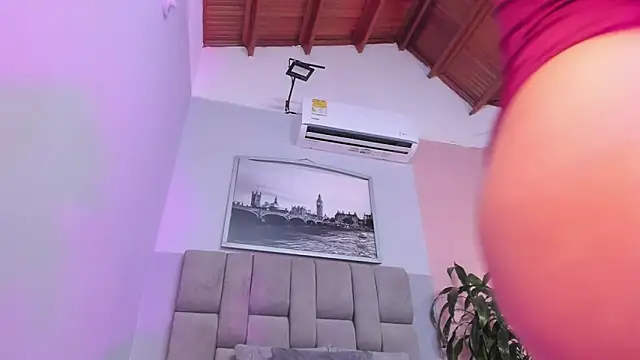 selene tylor  online show from September 27, 2025, 12:17 am