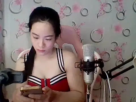 Snapshot of Nana-68 chatting on March 17, 2025, 1:35 am Nana-68 online show from March 17, 2025, 1:35 am