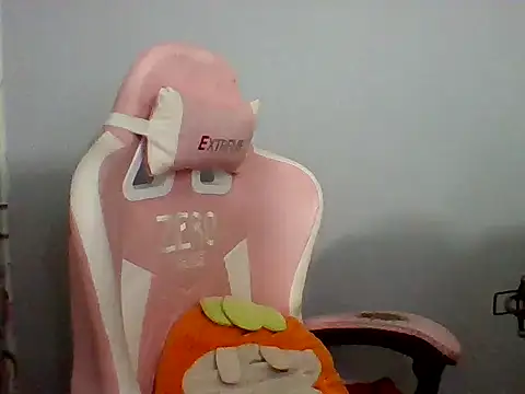 Snapshot of Nana-68 chatting on December 18, 2025, 2:10 pm Nana-68 online show from December 18, 2025, 2:10 pm