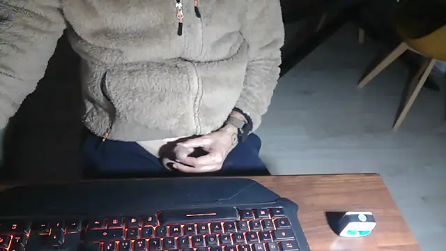 Adri gard online show from March 3, 2026, 9:11 pm