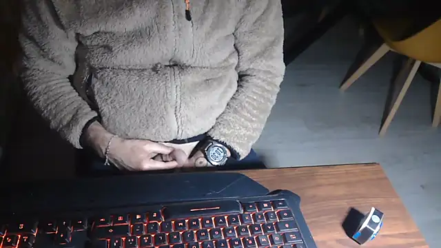 Adri gard online show from March 11, 2026, 9:31 pm