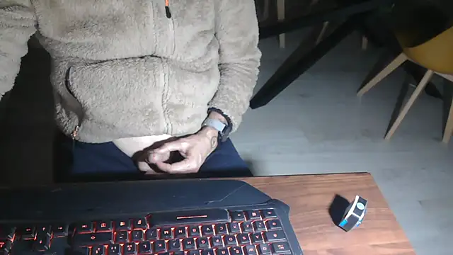 Adri gard online show from March 25, 2026, 9:14 pm