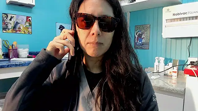 Reinacatchile online show from May 19, 2026, 8:49 pm
