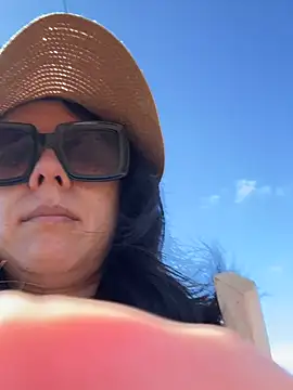 Reinacatchile online show from February 22, 2026, 3:24 pm