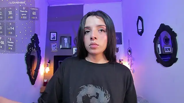 Snapshot of Charlotte__Benett chatting on March 16, 2025, 3:36 am Charlotte Benett online show from March 16, 2025, 3:36 am