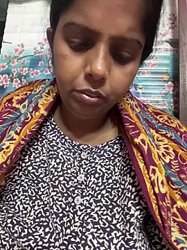 Snapshot of Beauty-queen chatting on November 19, 2025, 2:06 pm Beauty-queen online show from November 19, 2025, 2:06 pm