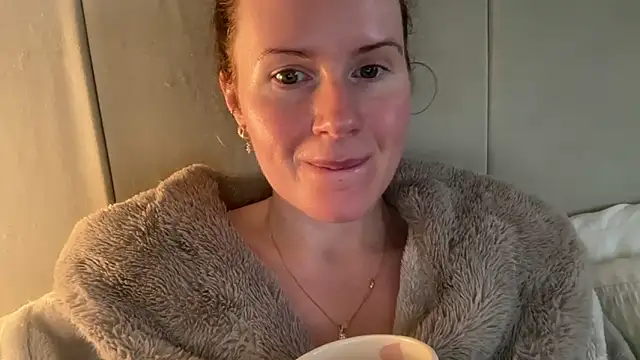 redheadrosie69 online show from February 3, 2026, 9:47 am