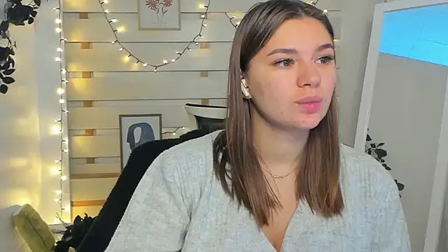 Josephine Kiss online show from November 12, 2025, 12:53 pm