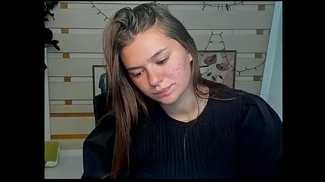 Josephine Kiss online show from June 18, 2026, 1:27 pm