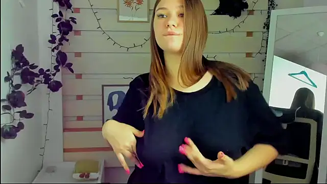 Josephine Kiss online show from April 11, 2026, 7:45 am