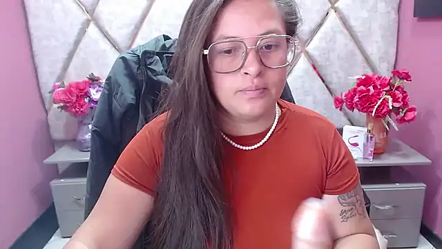 Snapshot of SaraThomso chatting on March 16, 2025, 2:53 am SaraThomso online show from March 16, 2025, 2:53 am