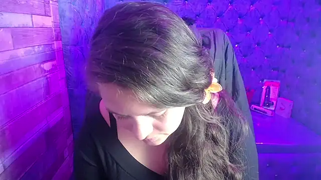 Snapshot of SaraThomso chatting on September 20, 2025, 3:22 am SaraThomso online show from September 20, 2025, 3:22 am