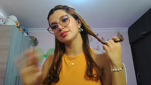 Snapshot of caroline_jonson chatting on October 24, 2025, 3:33 pm caroline jonson online show from October 24, 2025, 3:33 pm