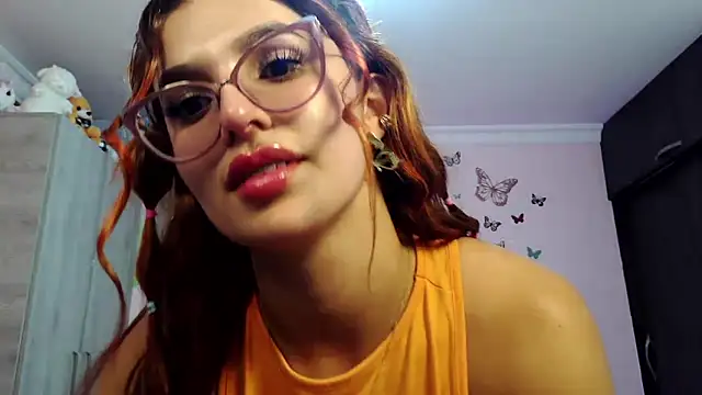 Snapshot of caroline_jonson chatting on November 15, 2025, 9:19 pm caroline jonson online show from November 15, 2025, 9:19 pm