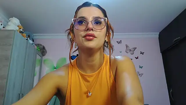 Snapshot of caroline_jonson chatting on November 18, 2025, 7:28 pm caroline jonson online show from November 18, 2025, 7:28 pm