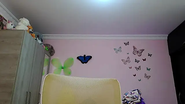 Snapshot of caroline_jonson chatting on November 21, 2025, 9:25 pm caroline jonson online show from November 21, 2025, 9:25 pm