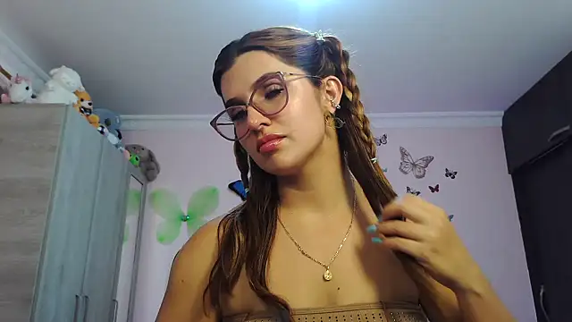 Snapshot of caroline_jonson chatting on November 6, 2025, 8:57 pm caroline jonson online show from November 6, 2025, 8:57 pm