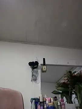 Lorraine Leon online show from March 3, 2025, 11:14 pm