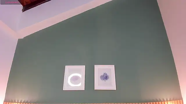  anavictoria  online show from November 4, 2025, 6:44 pm