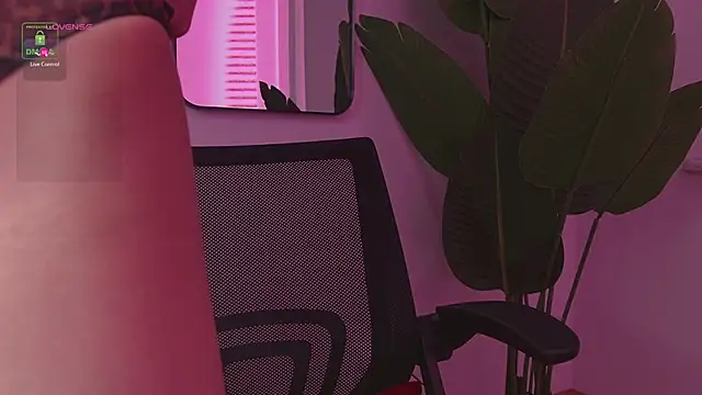 Snapshot of Whitney_Svonn chatting on February 27, 2025, 8:56 am Whitney Svonn online show from February 27, 2025, 8:56 am