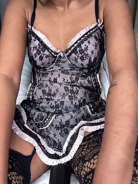 Snapshot of Ravishing_Rubi chatting on April 2, 2026, 1:51 pm Ravishing Rubi online show from April 2, 2026, 1:51 pm