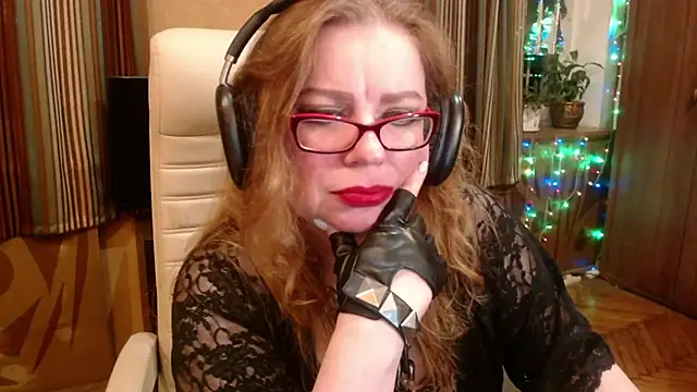 Snapshot of Miss_Tress chatting on November 19, 2025, 10:32 pm Miss Tress online show from November 19, 2025, 10:32 pm