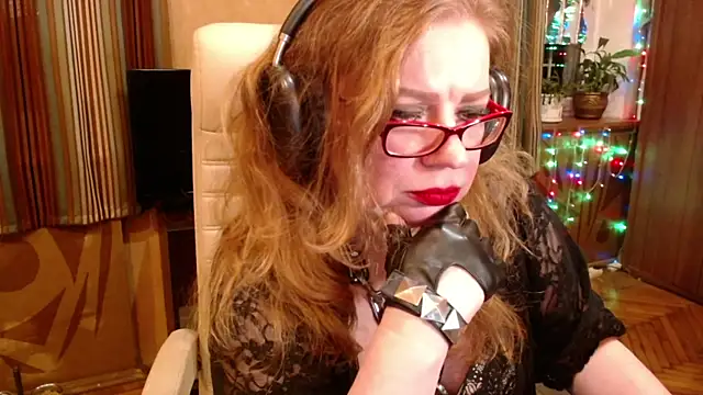 Snapshot of Miss_Tress chatting on November 23, 2025, 9:58 pm Miss Tress online show from November 23, 2025, 9:58 pm