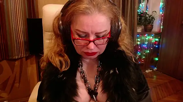 Snapshot of Miss_Tress chatting on November 6, 2025, 10:47 pm Miss Tress online show from November 6, 2025, 10:47 pm