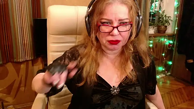 Snapshot of Miss_Tress chatting on December 2, 2025, 12:11 am Miss Tress online show from December 2, 2025, 12:11 am