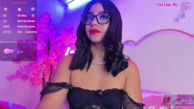 Snapshot of SenniaBella chatting on November 10, 2025, 1:38 pm SenniaBella online show from November 10, 2025, 1:38 pm